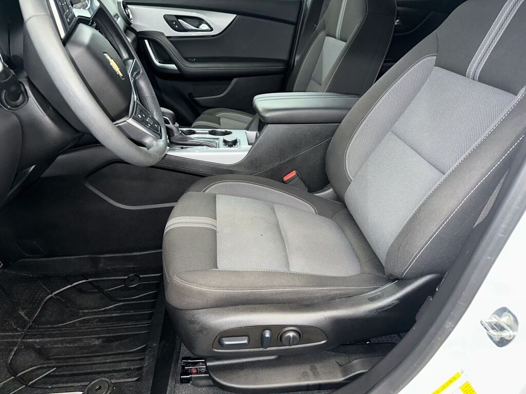 2023 Chevrolet Blazer 2LT photo 2