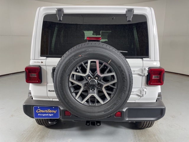 2025 Jeep Wrangler Sahara photo 7