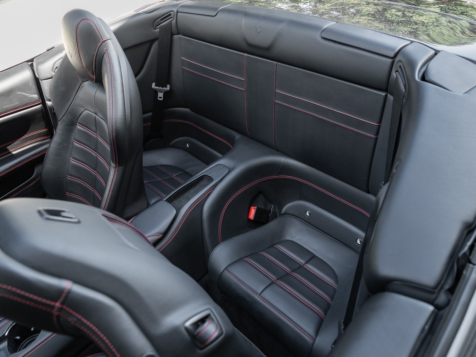 2015 Ferrari California T photo 15