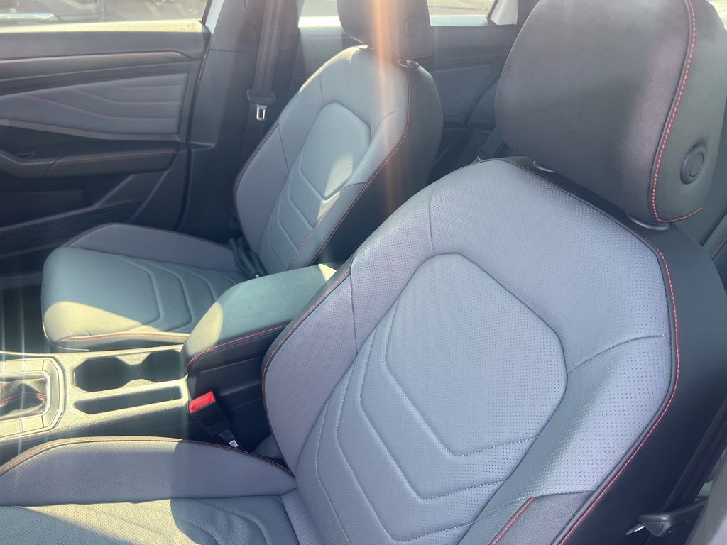 2025 Volkswagen Jetta GLI 2.0T Autobahn photo 3