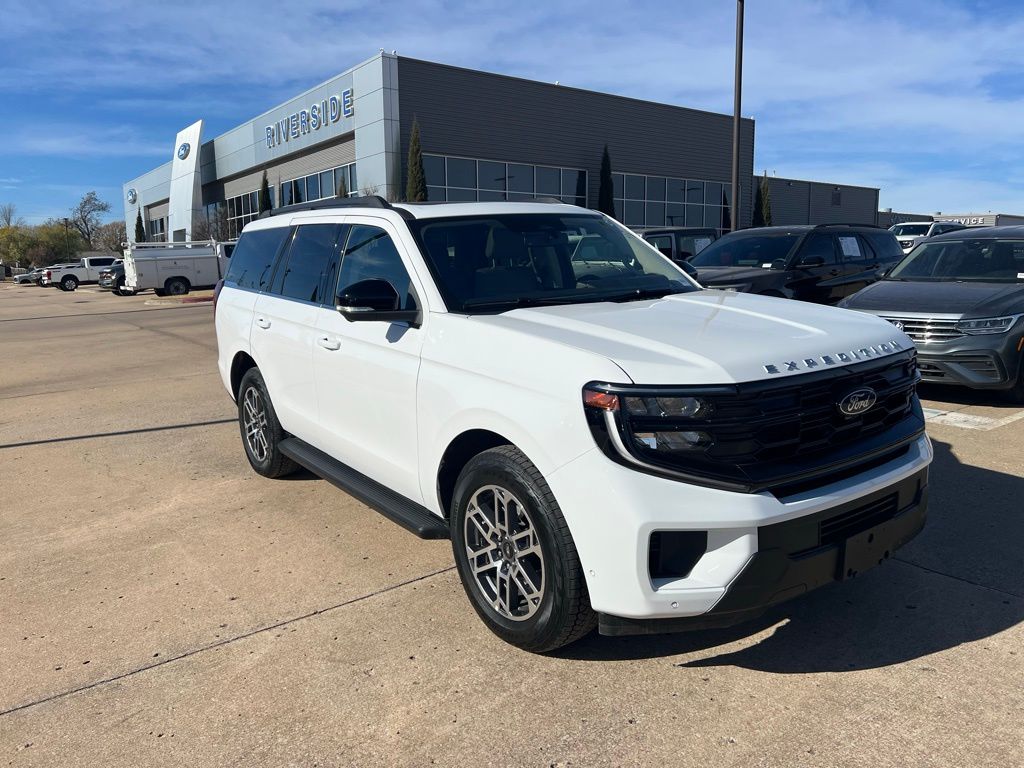 2025 Ford Expedition Active's photo