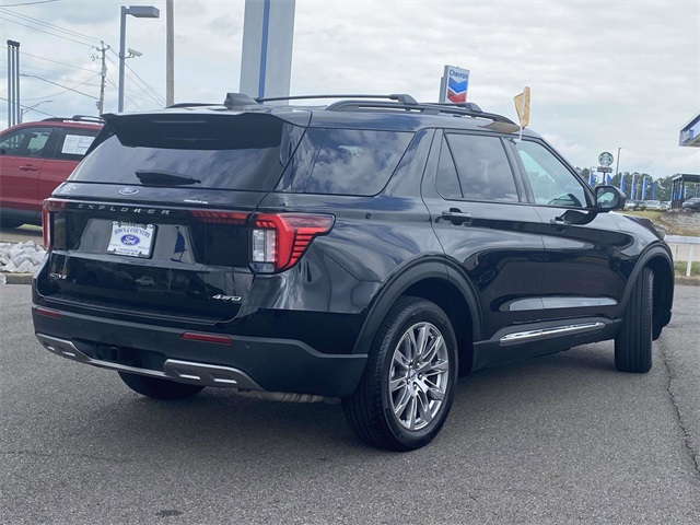 2025 Ford Explorer photo 3