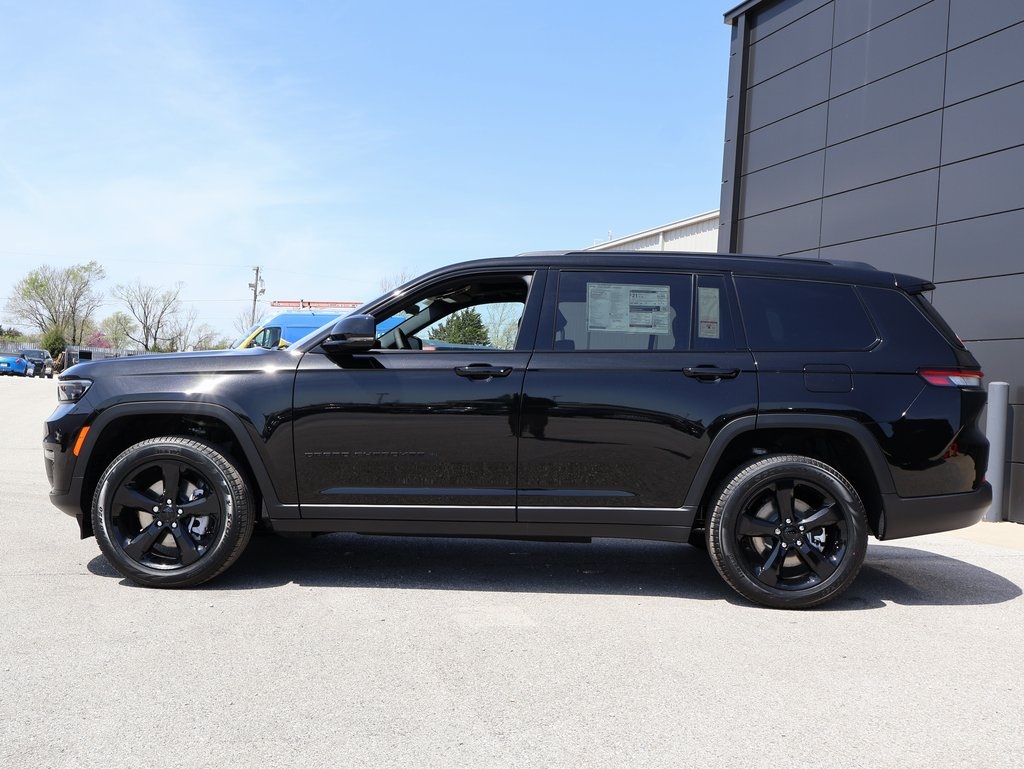 2025 Jeep Grand Cherokee Limited photo 2