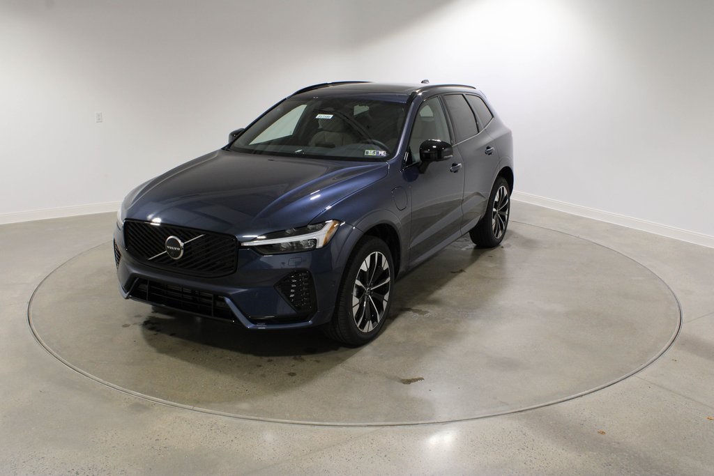 2026 Volvo XC60 Plus's photo
