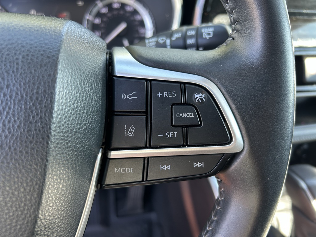 2022 Toyota Highlander XLE photo 14
