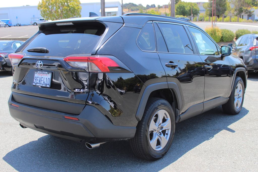 2023 Toyota RAV4 XLE photo 6