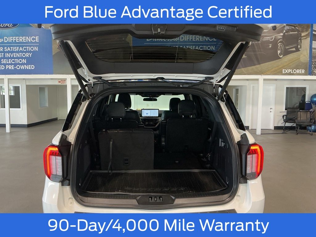 2025 Ford Explorer ST-Line photo 3