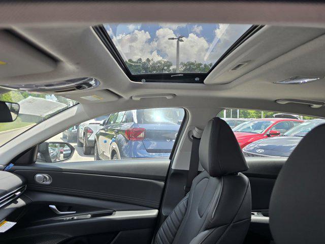 2025 Hyundai Elantra Limited photo 21