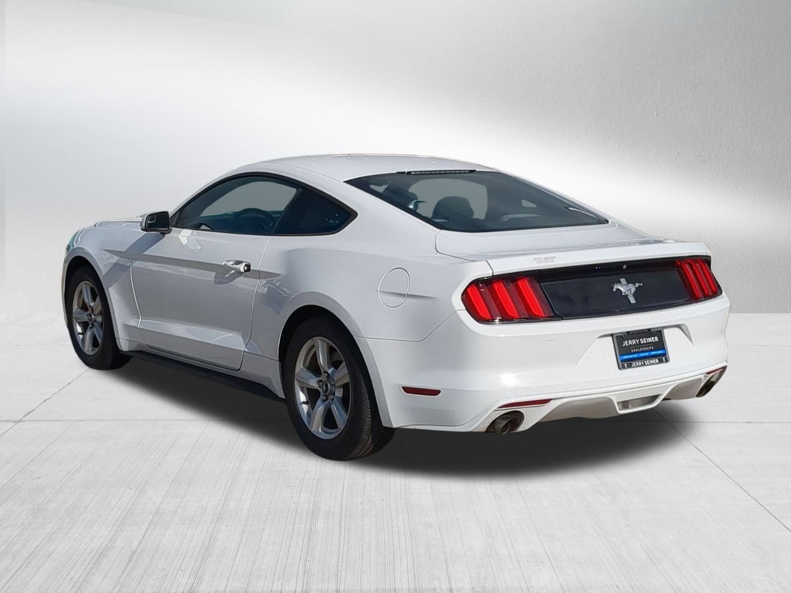 2016 Ford Mustang V6 photo 3
