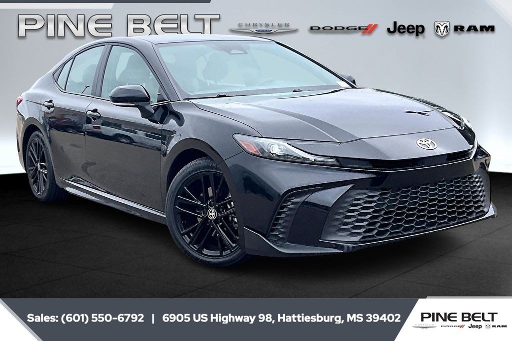 2025 Toyota Camry LE's photo