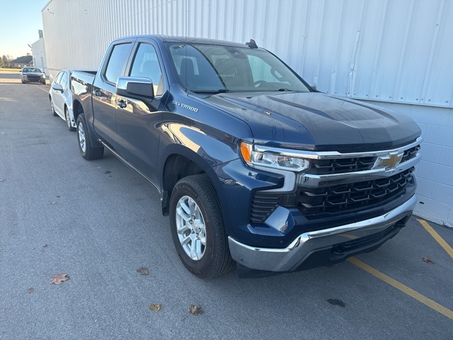 2023 Chevrolet Silverado 1500 LT photo 2