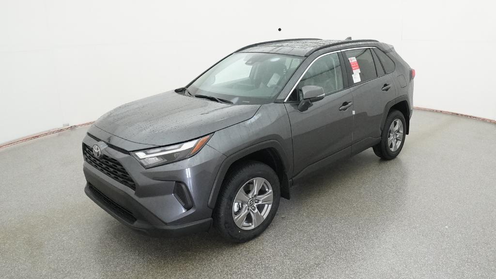 2025 Toyota RAV4 XLE's photo