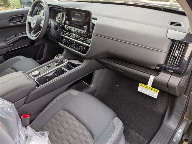 2025 Nissan Pathfinder SV photo 18
