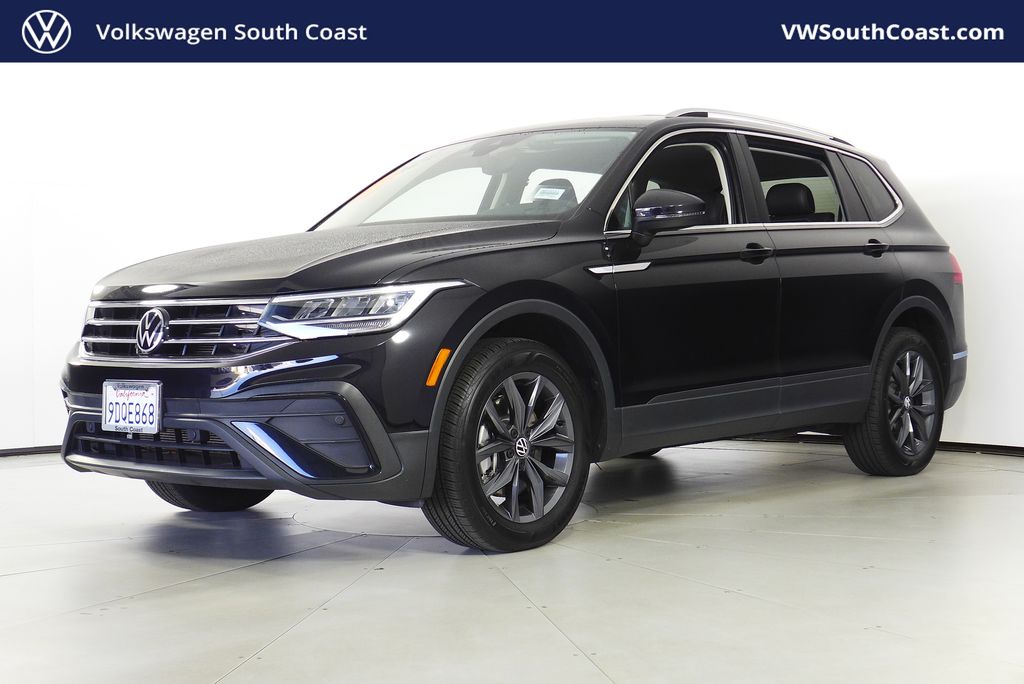2022 Volkswagen Tiguan SE's photo