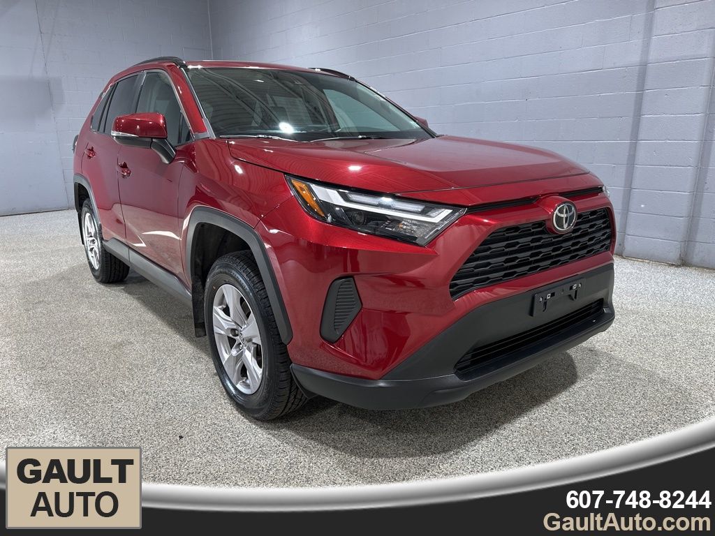2022 Toyota RAV4 XLE's photo