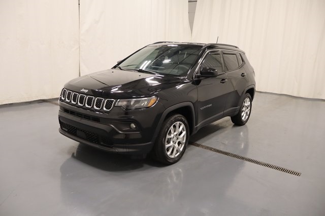 2023 Jeep Compass Latitude Lux photo 4