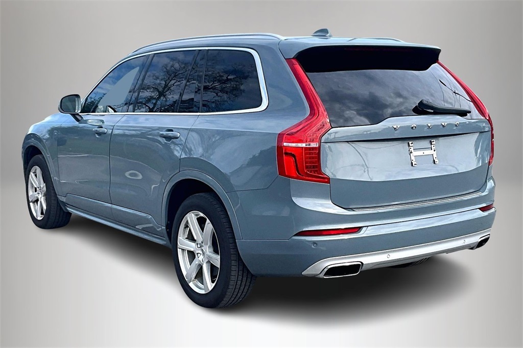 2021 Volvo XC90 T6 Momentum photo 4