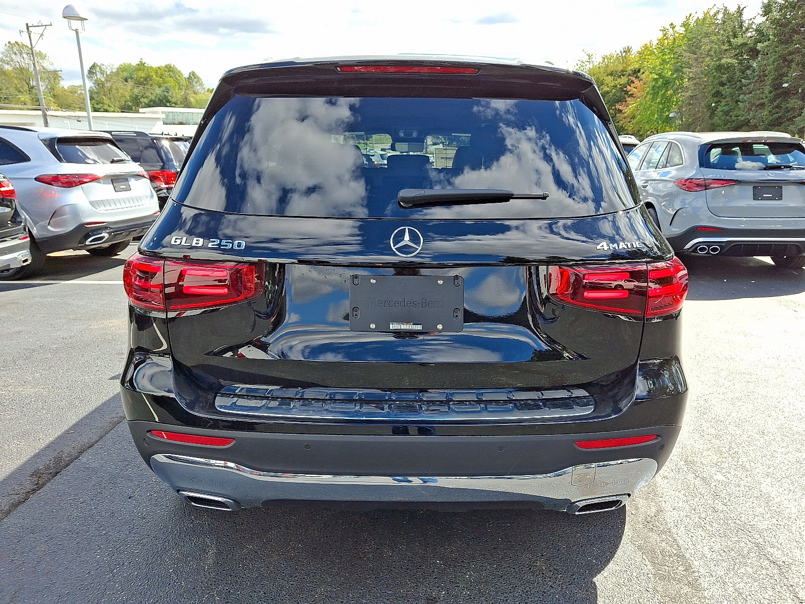2026 Mercedes Benz GLB 250 4MATIC photo 4