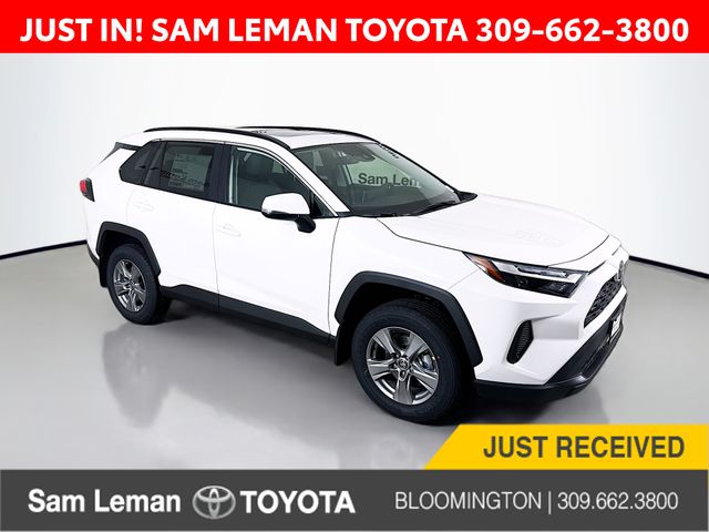 2025 Toyota RAV4 XLE's photo