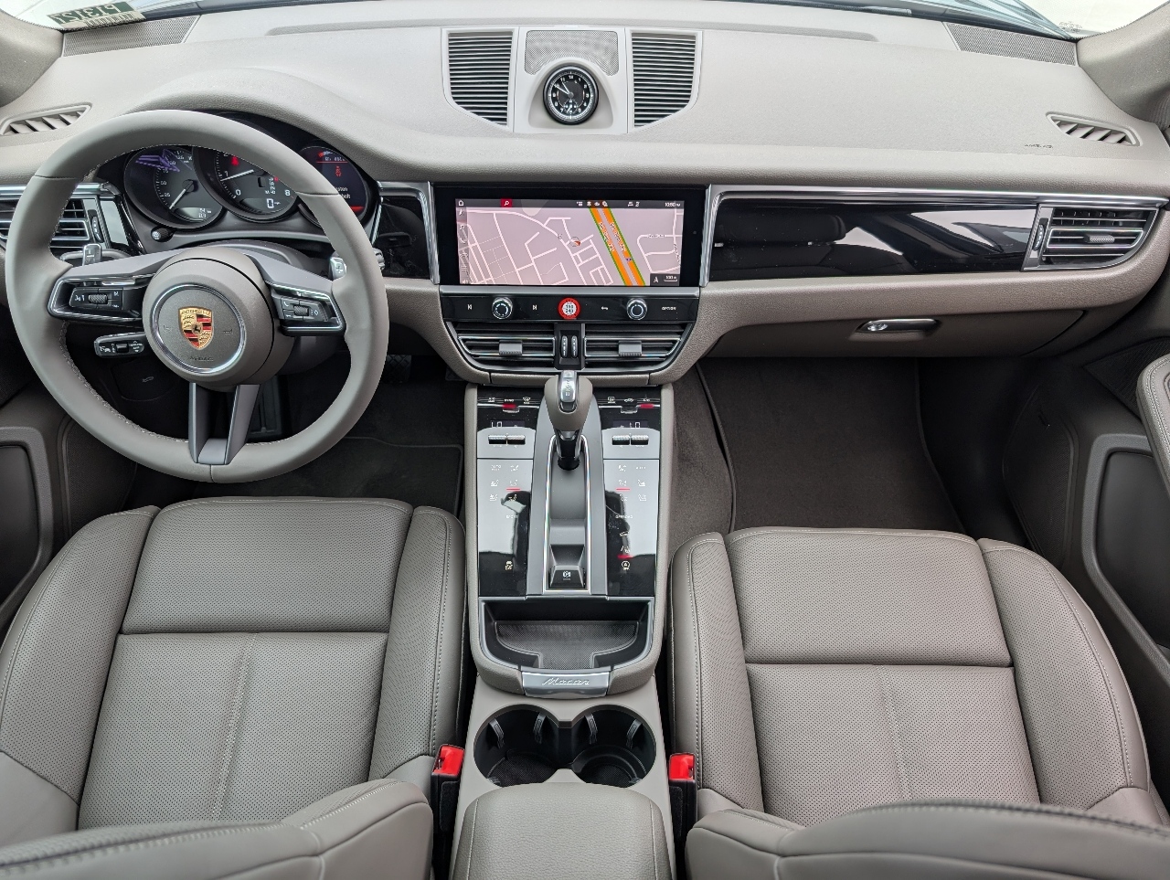 2025 Porsche Macan T photo 5