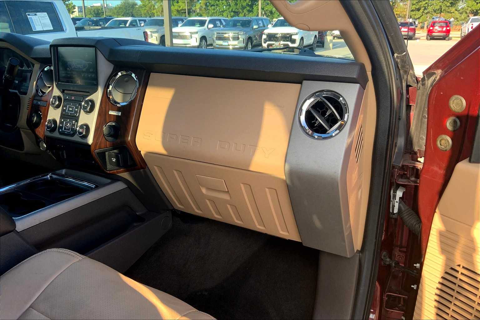 2016 Ford F-250 Lariat photo 16