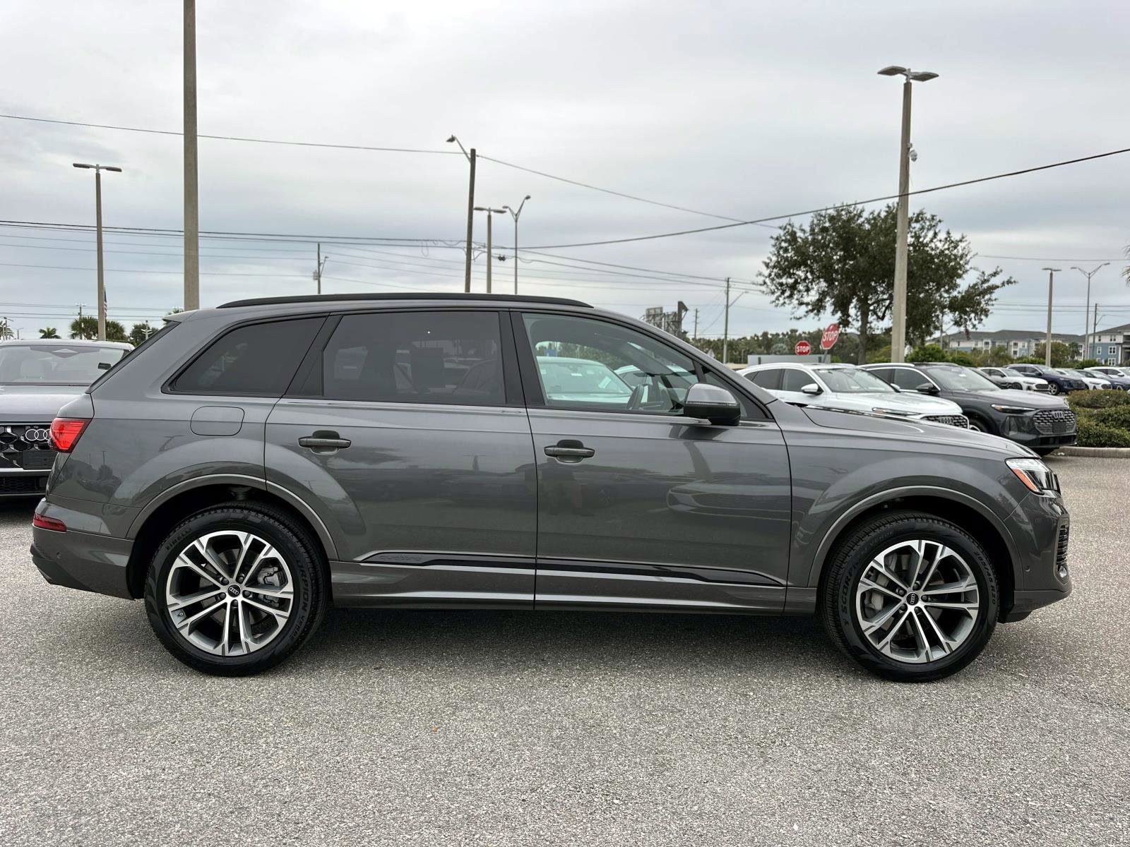 2025 Audi Q7 Premium photo 3