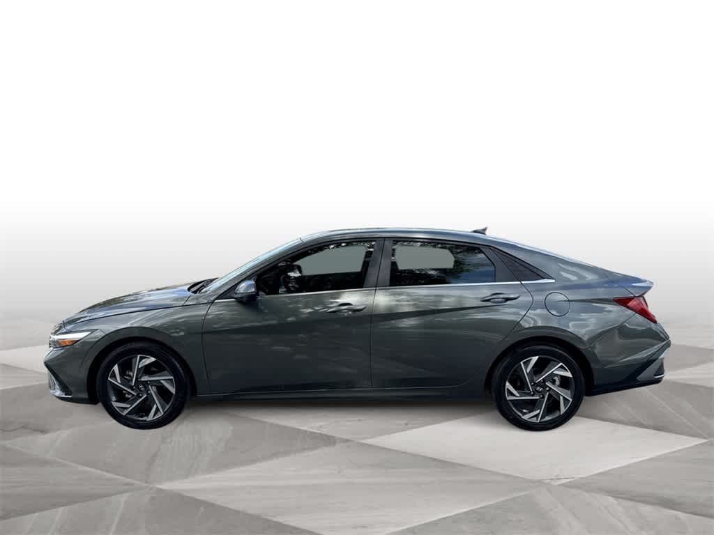 2024 Hyundai Elantra Limited photo 4