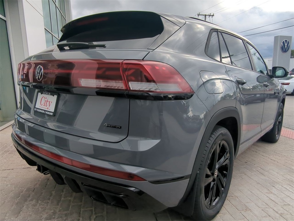 2026 Volkswagen Atlas Cross Sport SEL R-Line photo 3