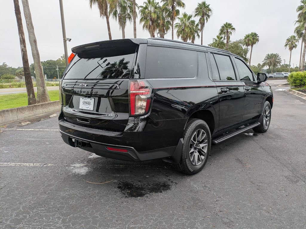 2023 Chevrolet Suburban Z71 photo 2