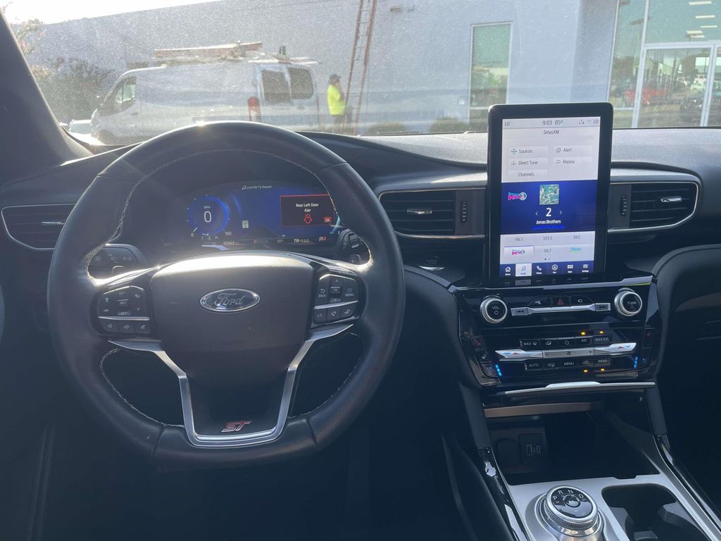 2022 Ford Explorer ST photo 11