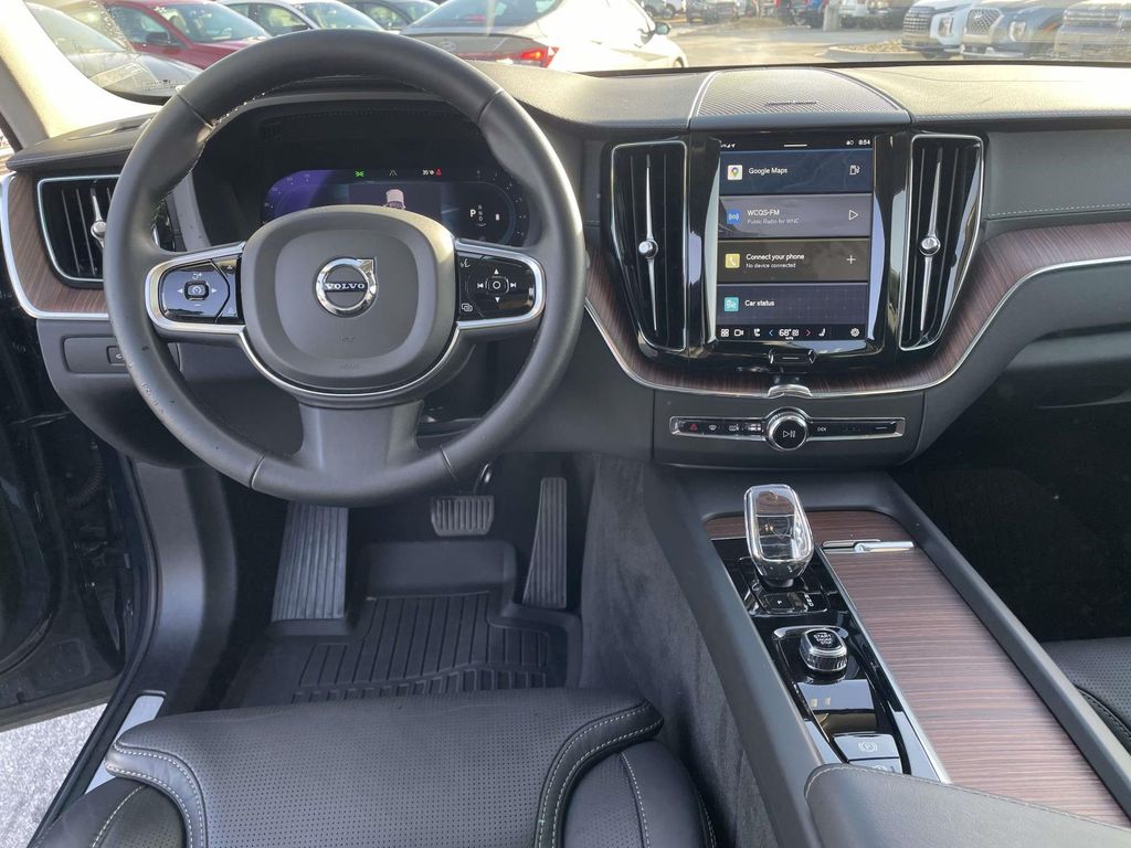 2024 Volvo XC60 B5 Ultimate photo 4