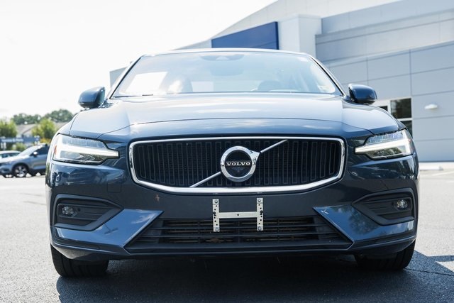 2021 Volvo S60 Momentum photo 2