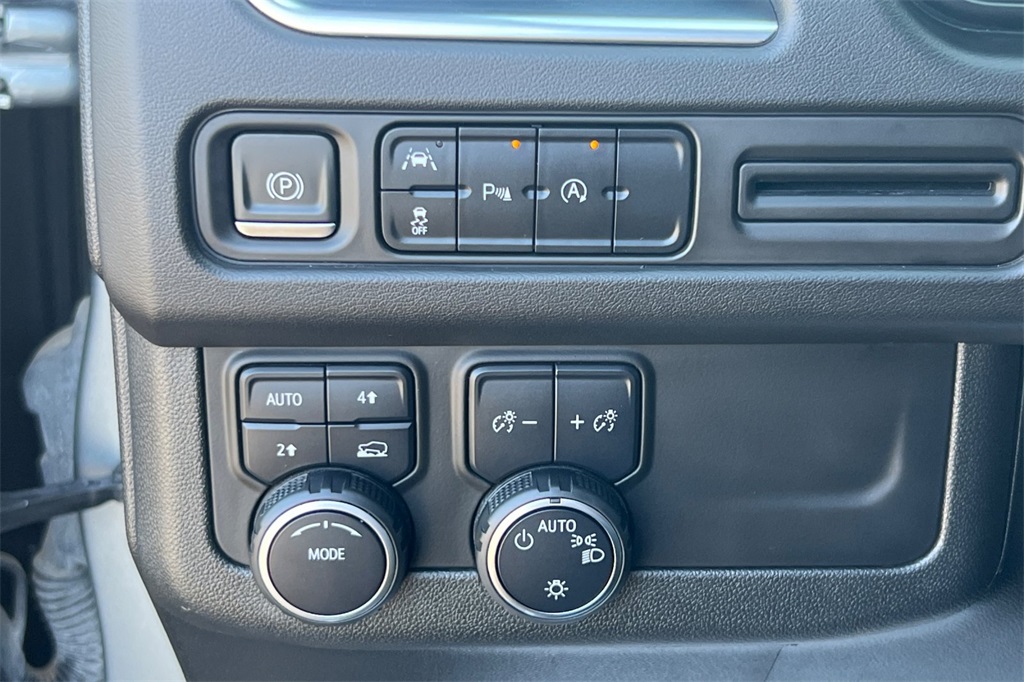 2023 Chevrolet Suburban LT photo 34