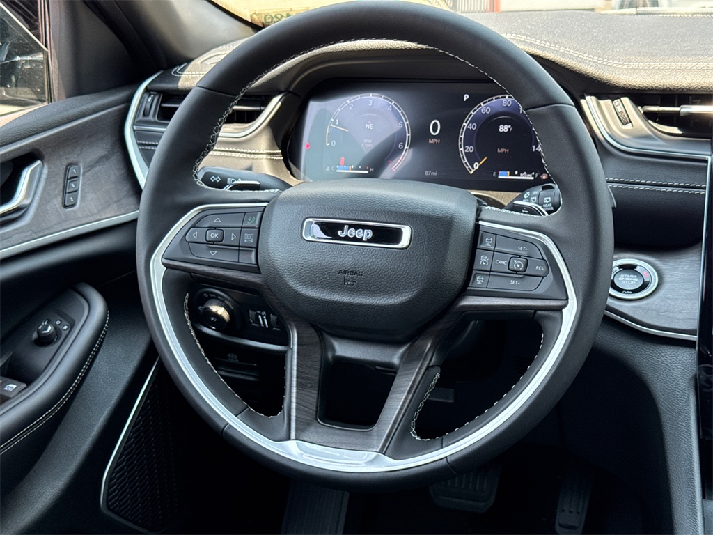 2025 Jeep Grand Cherokee Limited photo 21