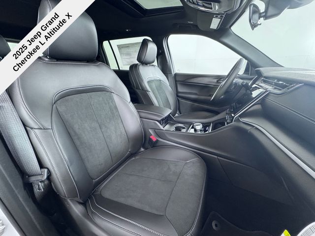 2025 Jeep Grand Cherokee Altitude X photo 18