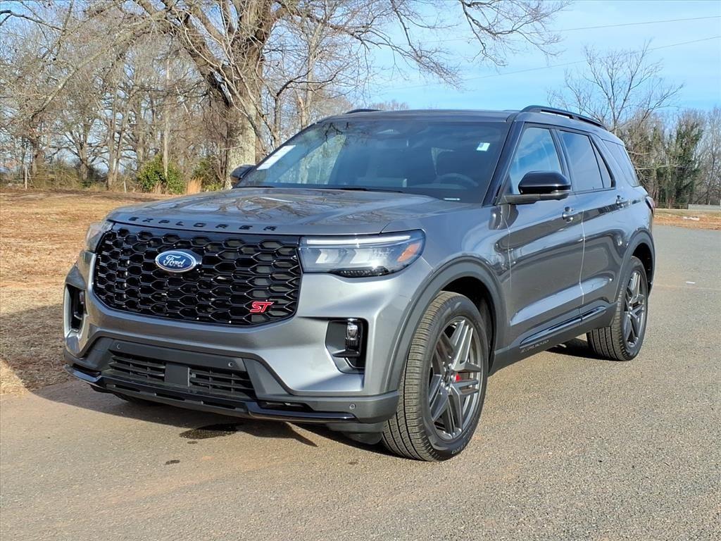 2025 Ford Explorer ST's photo