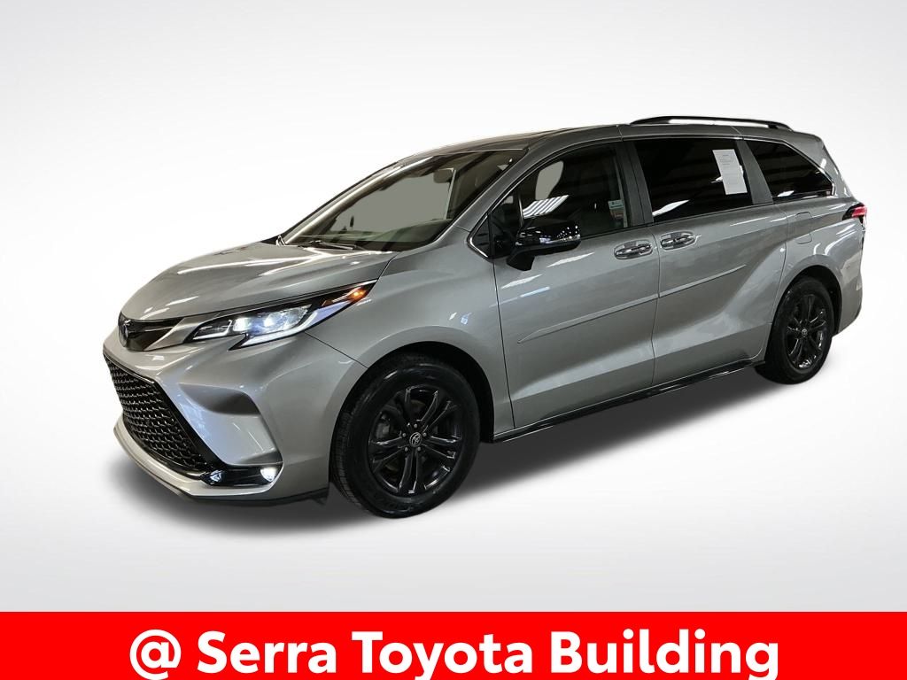 2024 Toyota Sienna XSE's photo