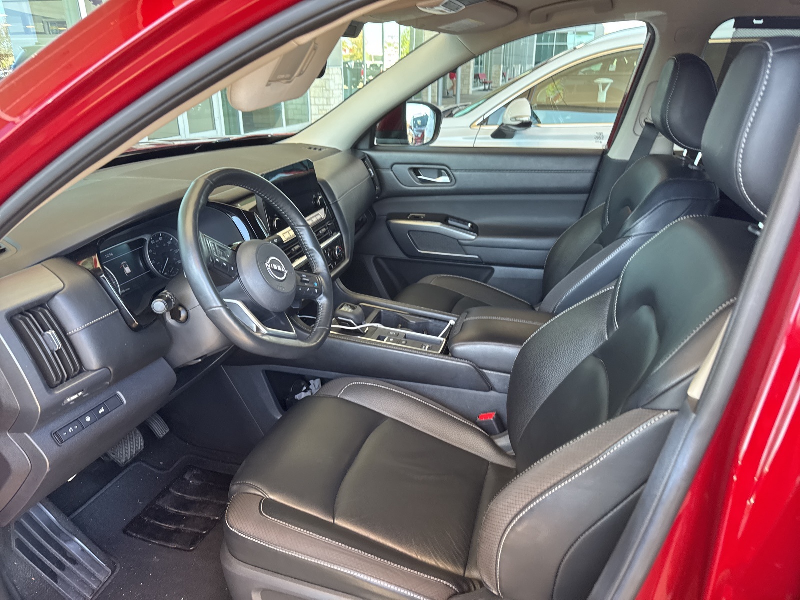 2023 Nissan Pathfinder SL photo 4