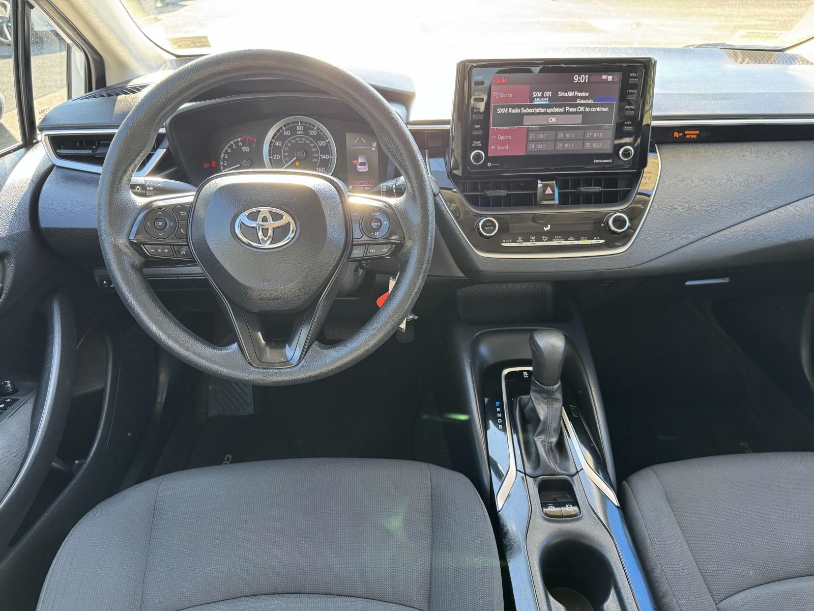2022 Toyota Corolla LE photo 2