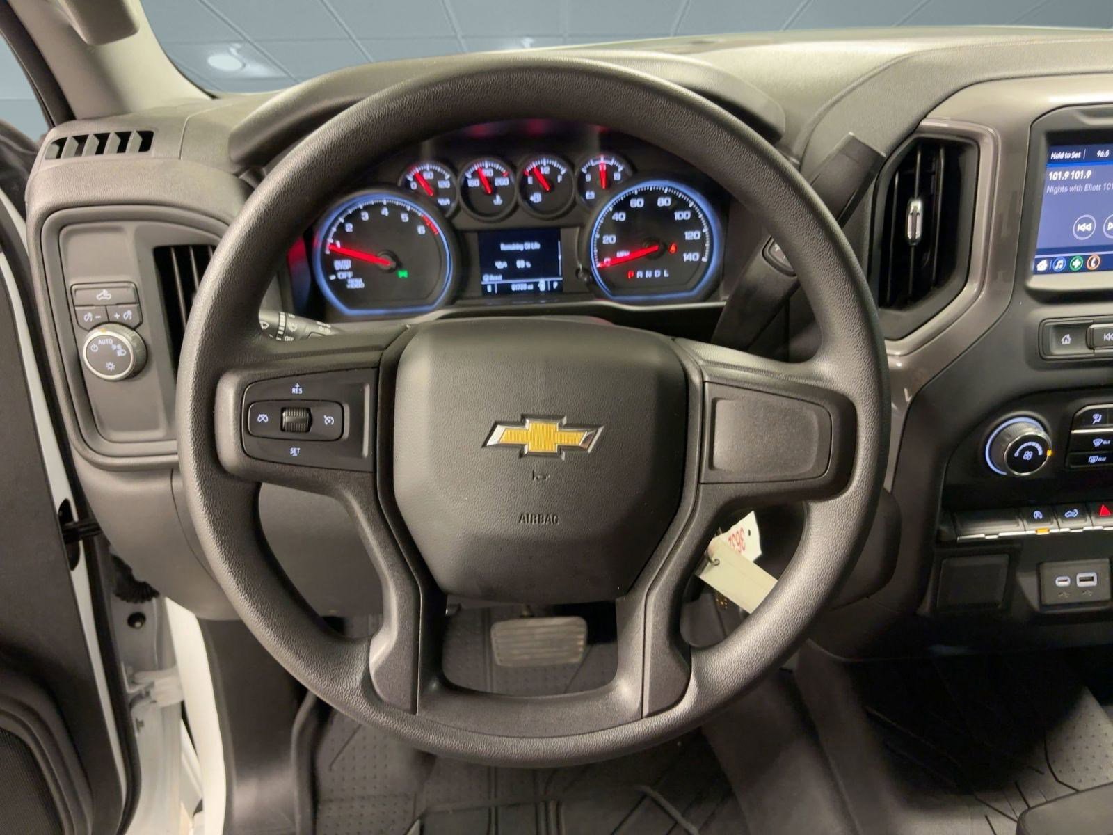 2021 Chevrolet Silverado 1500 Custom photo 15