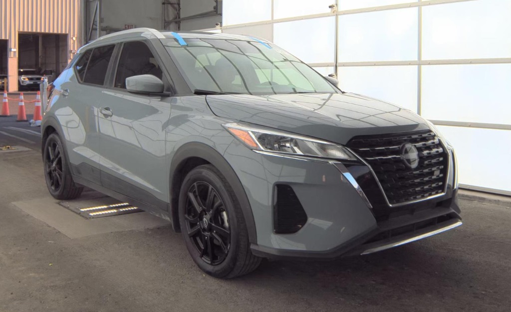 2023 Nissan Kicks SV photo 3