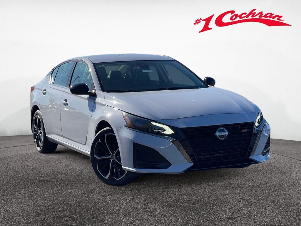 2025 Nissan Altima SR's photo