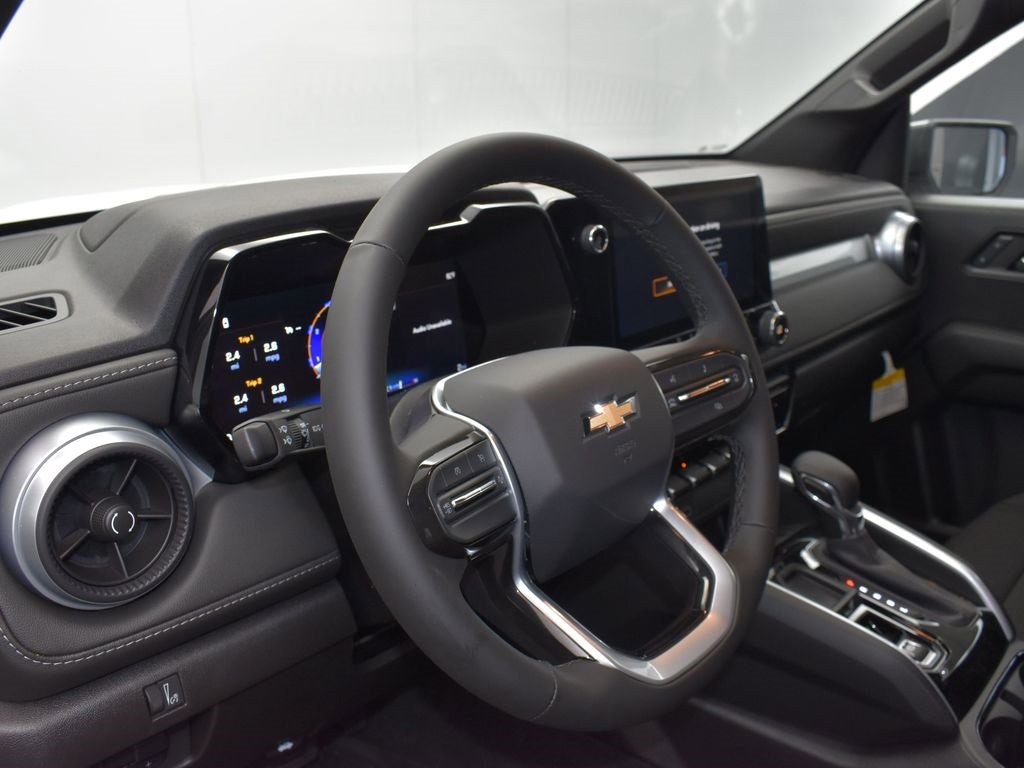 2024 Chevrolet Colorado LT photo 12