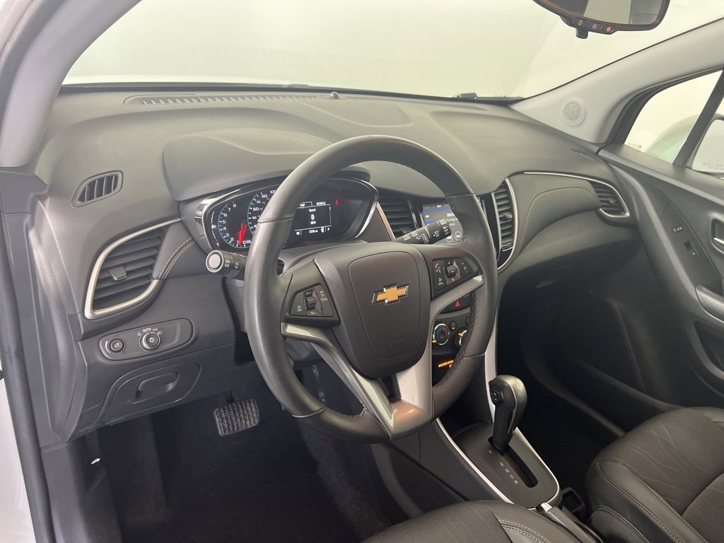 2022 Chevrolet Trax LT photo 2
