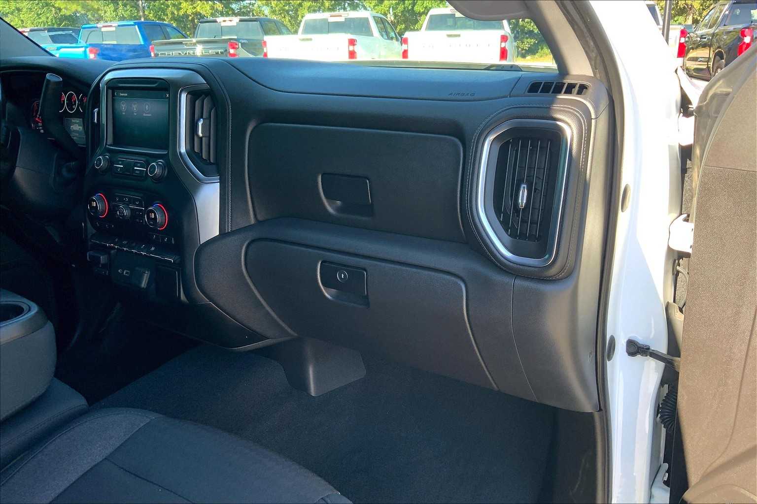 2020 Chevrolet Silverado 1500 LT photo 17