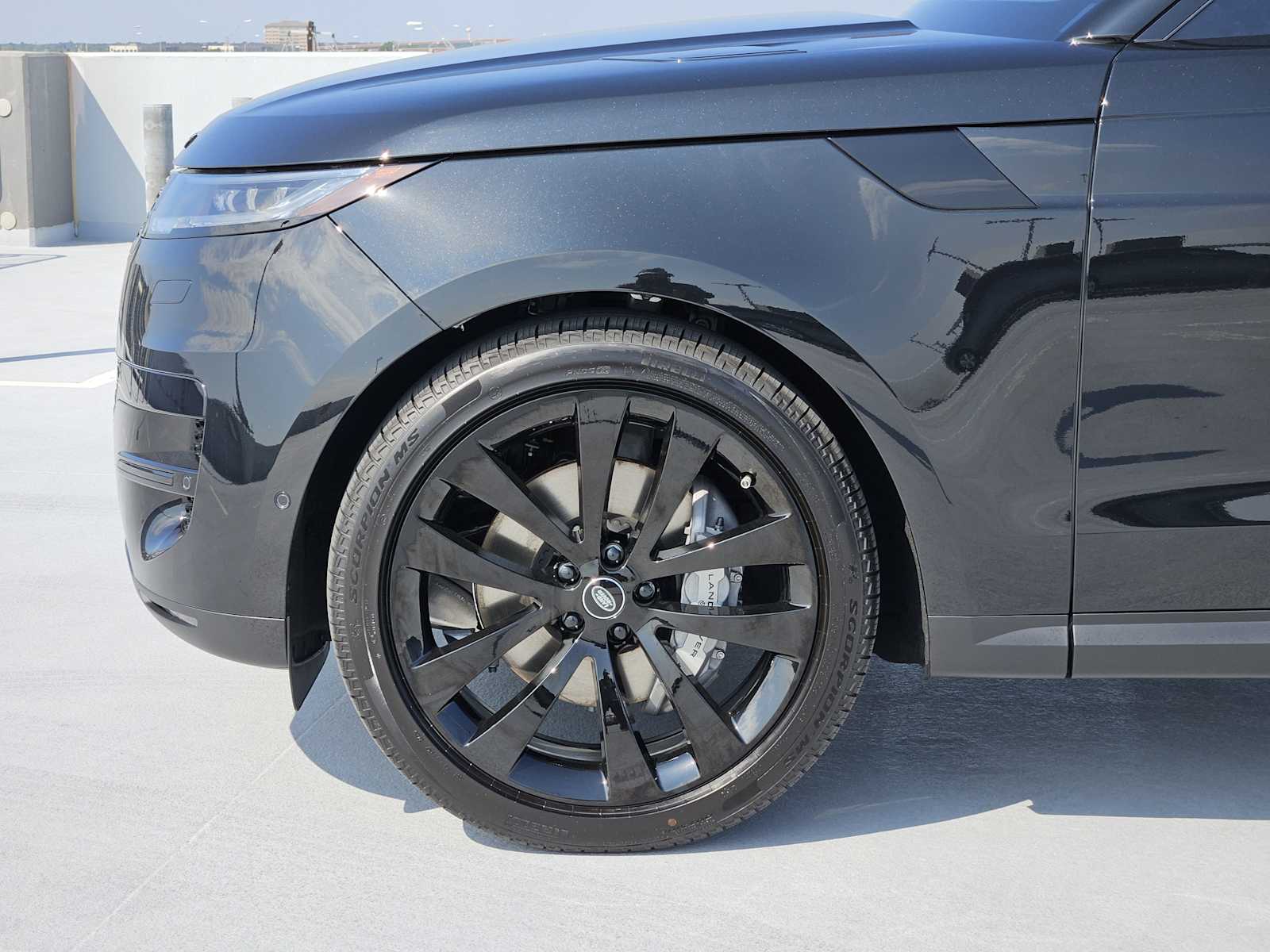 2025 Land Rover Range Rover Sport SE photo 9