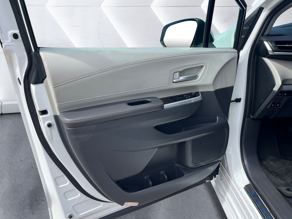 2022 Toyota Sienna XLE photo 12