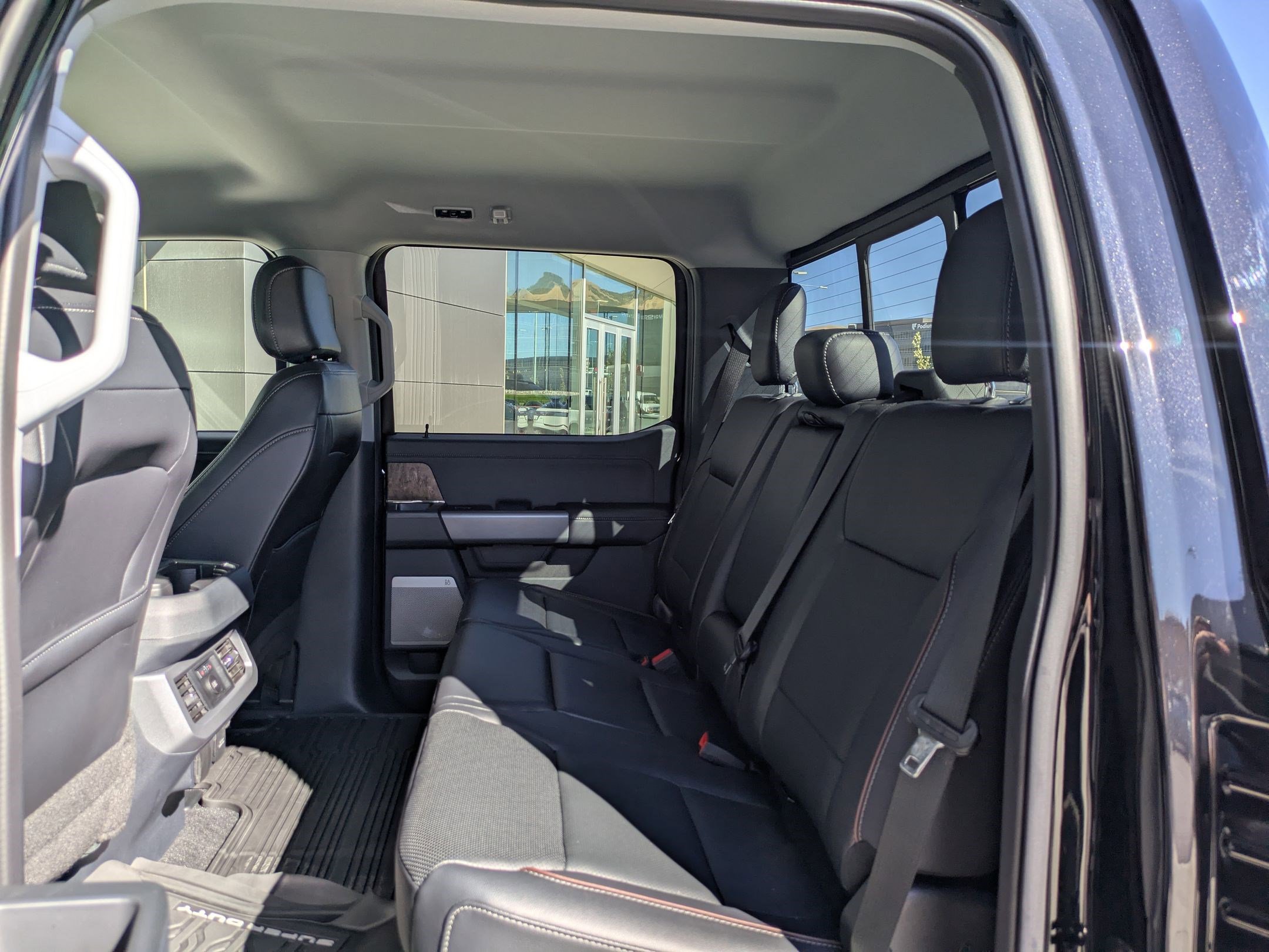 2023 Ford F-350 Lariat photo 24