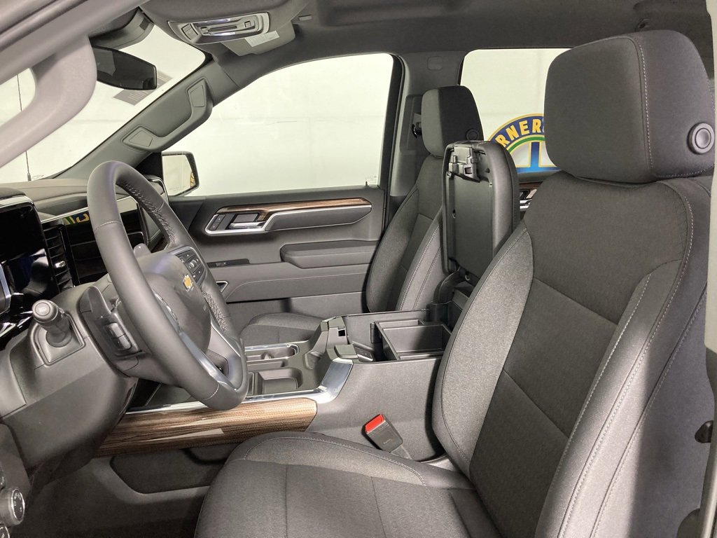 2026 Chevrolet Silverado 1500 LT photo 9