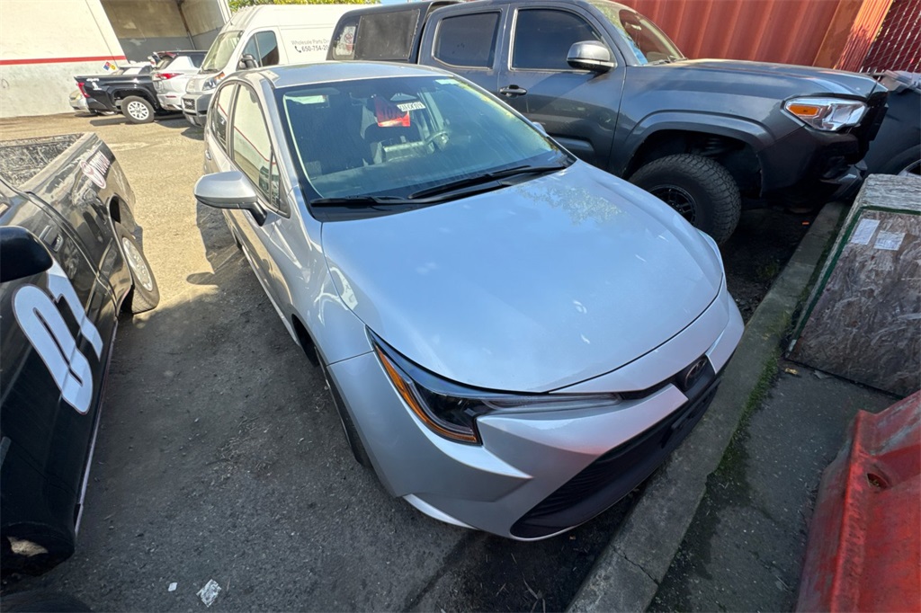 Used 2025 Toyota Corolla LE with VIN 5YFB4MDE3SP303762 for sale in Northfield, Minnesota